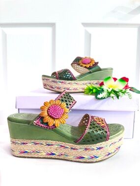 L’ARTISTE ~ Olive Green Platform Sandals w/Decorative Sunflower Velcro Straps